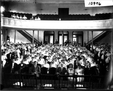Summer school staff and students in Auditorium Building 1911 (3199686961) photo