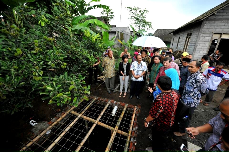 Sumur resapan membantu meresapkan air tanah. (17102525416)