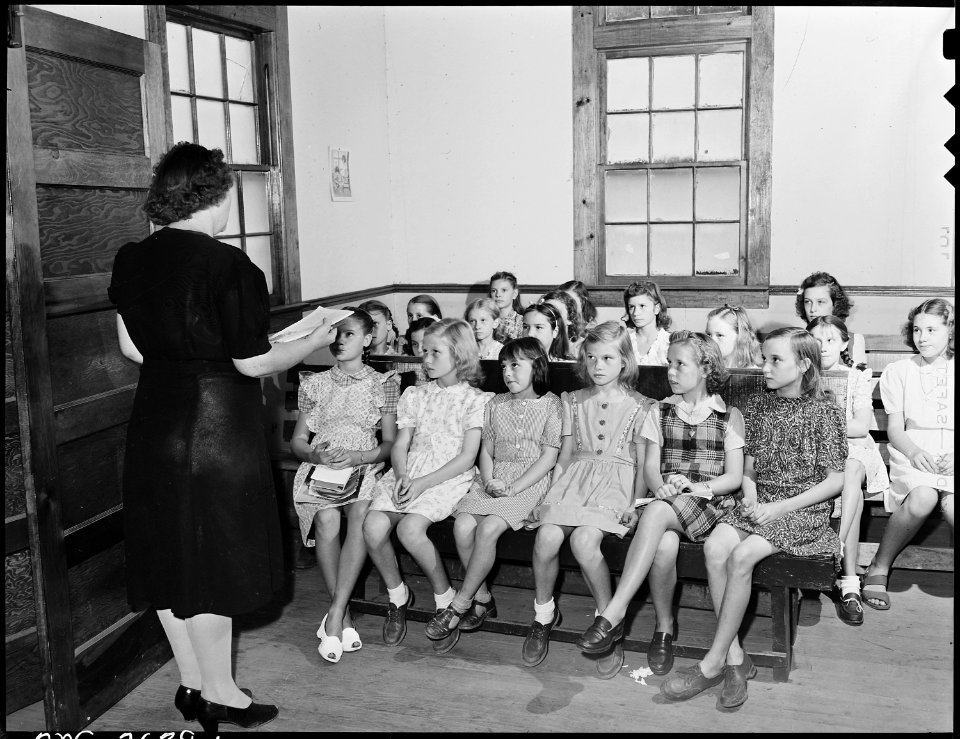 Sunday school at the Baptist church which is not on company property and was built by the miners. Lejunior, Harlan... - NARA - 541342