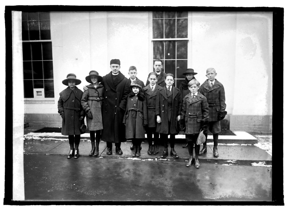 Sunday School group, 12-23-21 LCCN2016845904