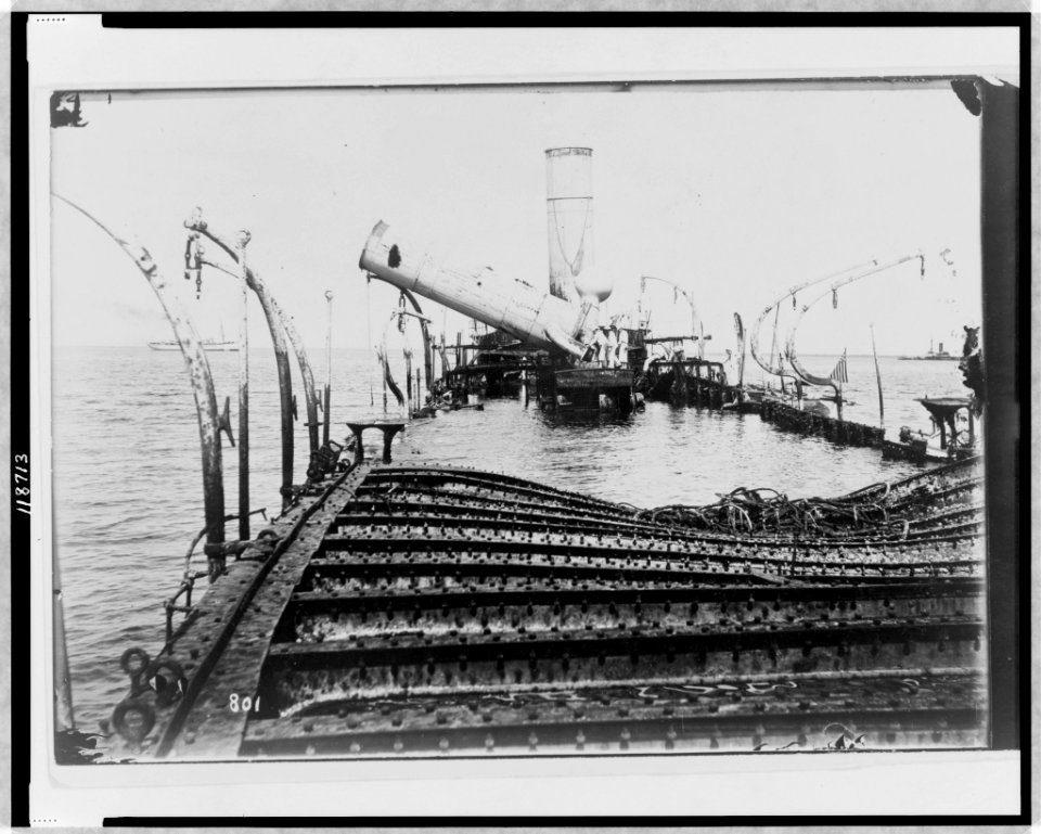 Sunken Spanish flagship Reina Christina LCCN97511236
