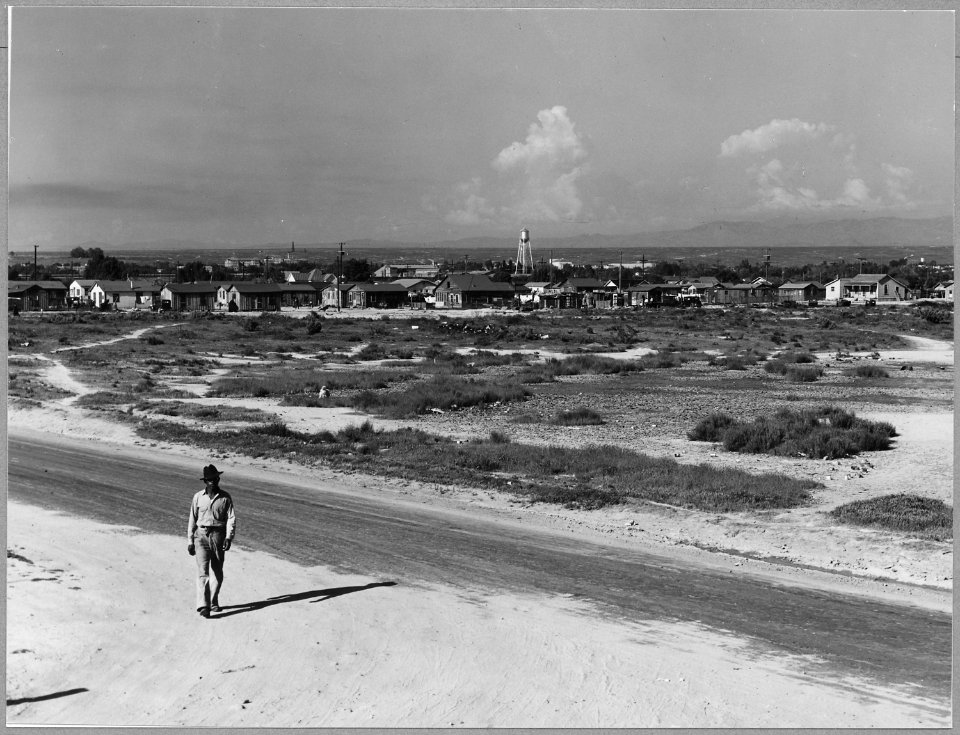 Sunset District, East Bakersfield, Kern County, California. View of Negro shacktown settlement (Suns . . . - NARA - 521663