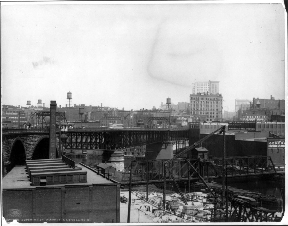 Superior St. viaduct, Cleveland, Ohio LCCN2003672748
