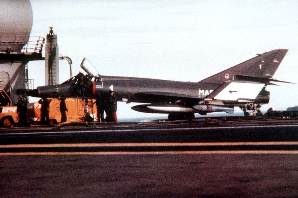 Super Étendard aboard Foch (R99) off Lebanon 1983