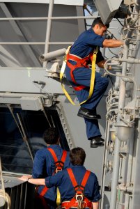 Supply drop for USS Ronald Reagan DVIDS119367