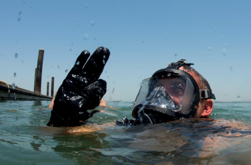 Surface supplied training dive 130723-N-OM642-089
