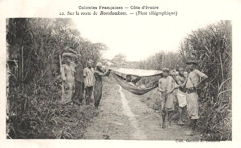 Sur la piste de Bondoukou-Piste télégraphique (Côte d'Ivoire)