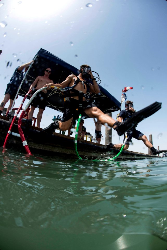 Surface supplied training dive 130722-N-OM642-033