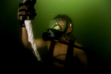 Surface supplied training dive 130722-N-OM642-027