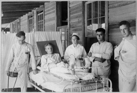 Surgical patients. Base hospital, Camp Joseph E. Johnston, Florida., ca. 1918 - NARA - 533670 photo