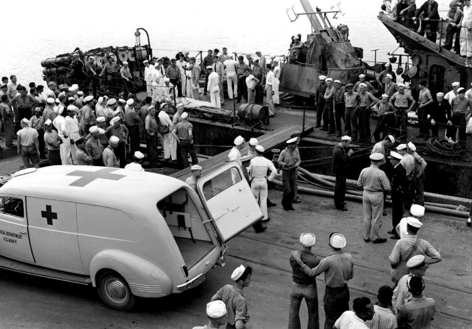 Survivors of USS Hammann (DD-412) are brought ashore at Pearl Harbor from USS Benham (DD-397), 9 June 1942 (80-G-312064)