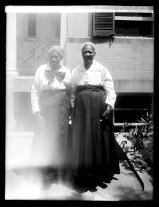 Susan Gallery & Tabby Page, 7-10-20 LCCN2016852085