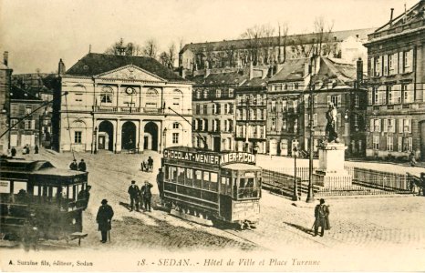 Suzaine 18 - SEDAN - Hotel de Ville et Place Turenne (gros plan)