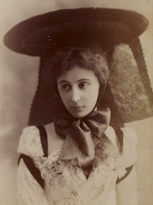 Suzanne Dalbray, btv1b85969067 (cropped)