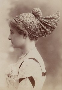 Suzanne Dalbray, btv1b85969067-p019 (cropped)