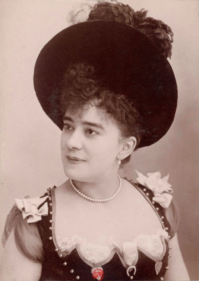 Suzanne Dezoder, Palais-Royal, Atelier Nadar