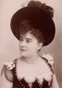 Suzanne Dezoder, Palais-Royal, Atelier Nadar