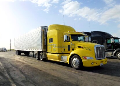 Vehicle trailer yellow
