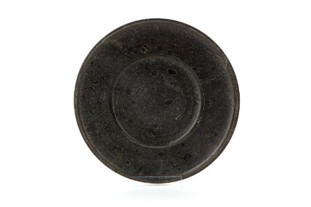 Svarvad tallrik från 1600-talet gjord av grön serpentin(stensort) - Skoklosters slott - 93554
