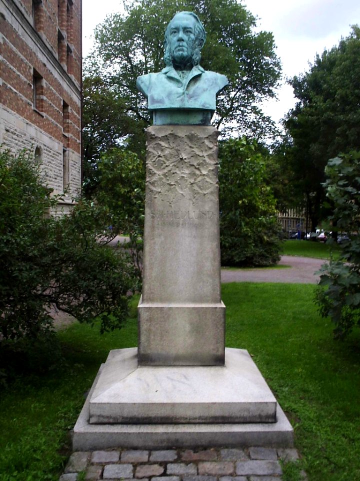 Sven Adolf Hedlunds staty vid Vasagatan i Göteborg, den 3 sept 2006