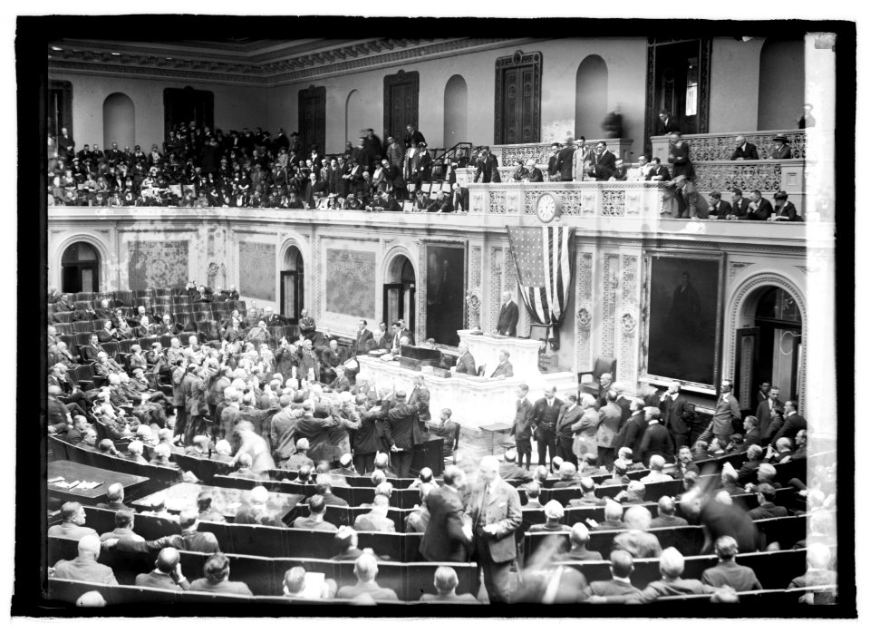 Swearing in new members, 67th Congress, 4-11-21 LCCN2016845078
