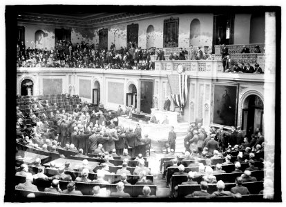 Swearing in new members, 67th Congress, 4-11-21 LCCN2016845077