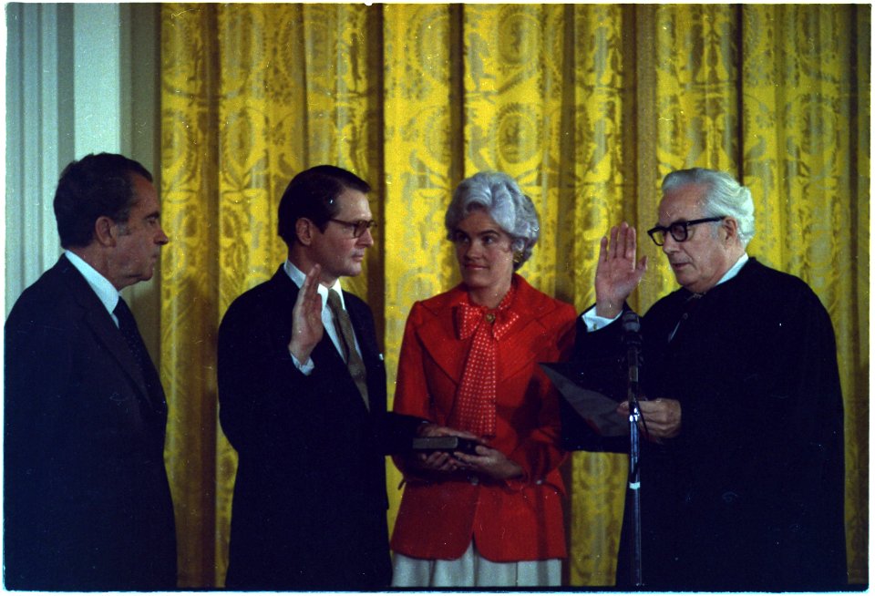 Swearing in ceremony for Secretary of Defense Elliott L.Richardson - NARA - 194485