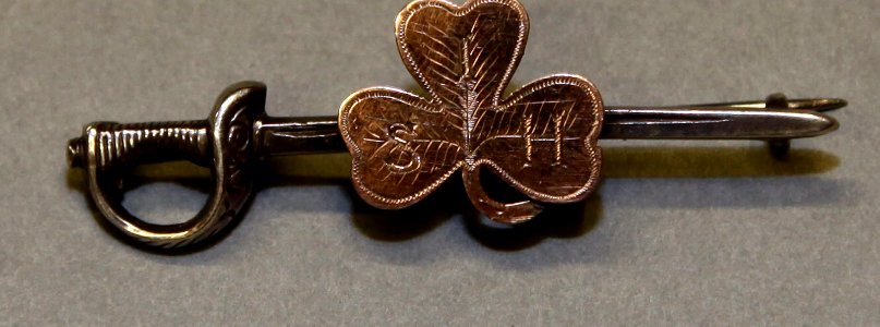 Sweetheart pin with the emblem of the South Irish Horse Regiment.