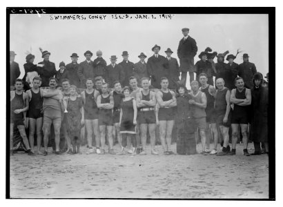 Swimmers, Coney Isl. Jan 1 1914 LCCN2014695117 photo