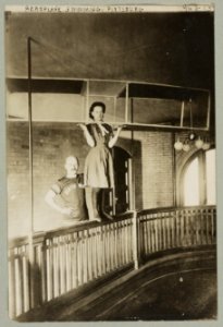 Swimming. Aeroplane swimming, Pittsburgh, Feb. 16, 1910 LCCN2011649813