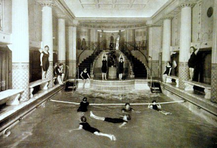 Swimming pool aboard the Hamburg-American Line ship Vaterland (28115076451)
