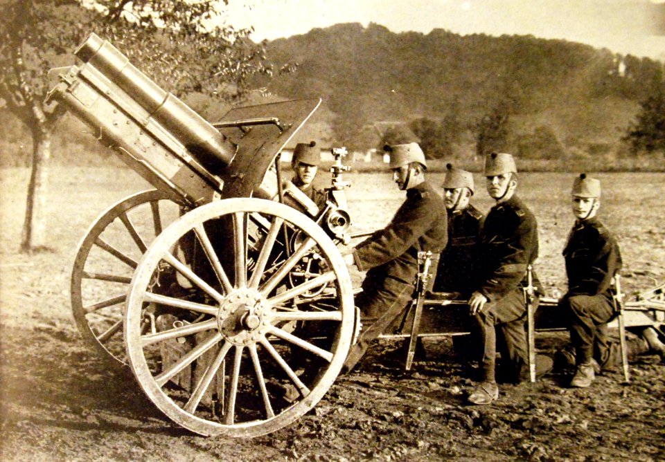 Swiss Field Howitzer and troops during WWI (30387065081)