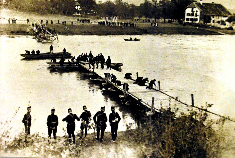 Swiss soldiers building bridge, October 23, 1915, WWI (29841238143)