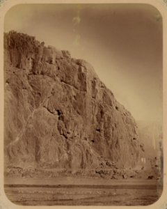 Syr-dar'inskaia oblast'. Ilan-Utinskoe Ushchel'e. Skaly obrazuiushchiia Ilan-Utinskoe Ushchel'e LCCN2007676490