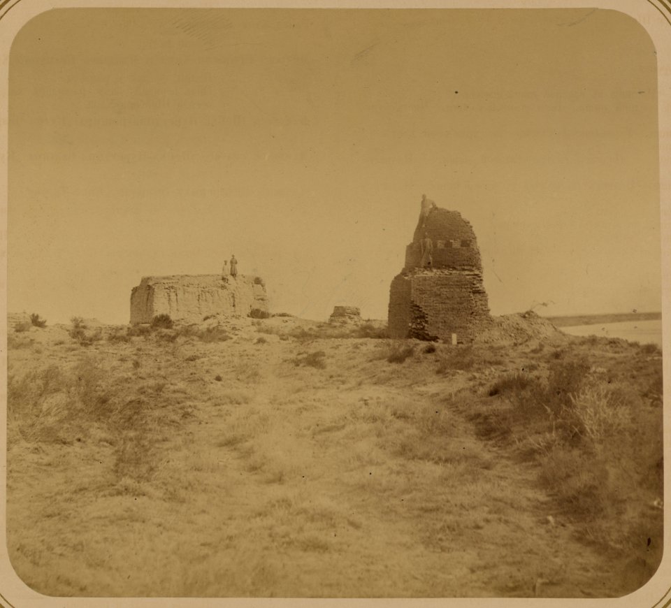 Syr-dar'inskaia oblast'. Razvaliny mogily kirgizskago sviatago Khor-Kut bliz forta no. 2 LCCN2007676453