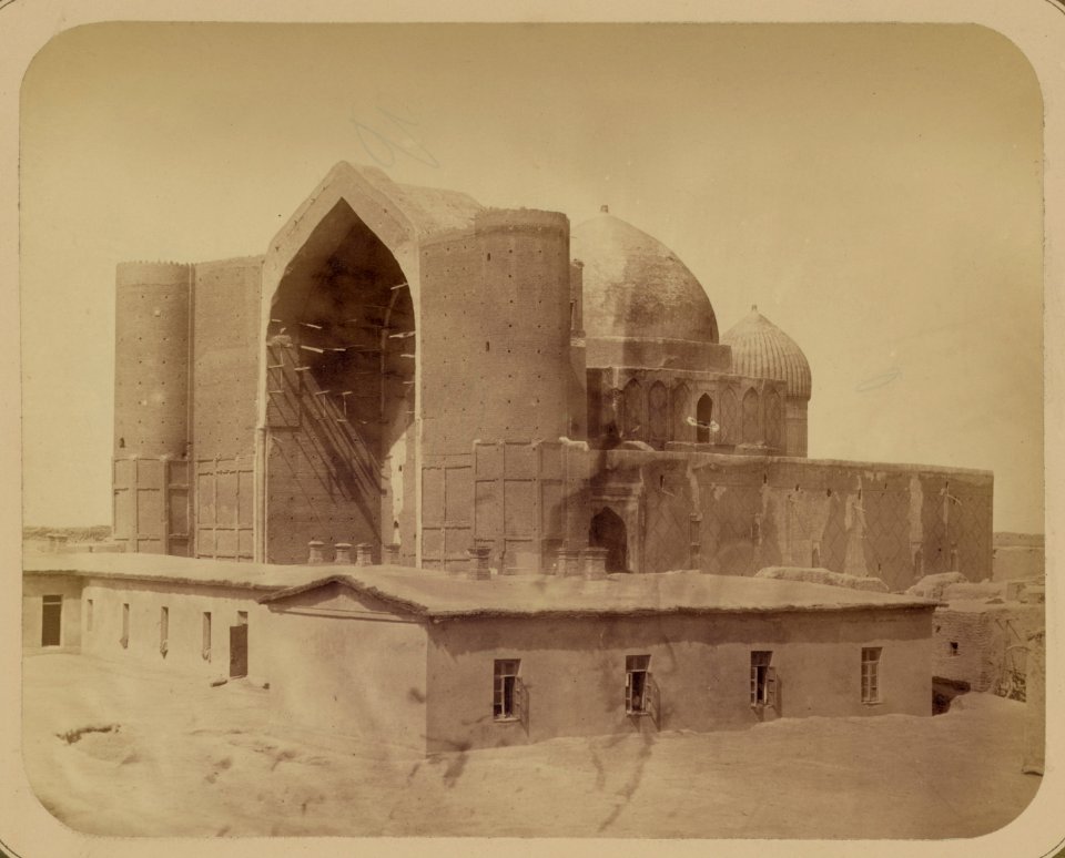 Syr-dar'inskaia oblast'. G. Turkestan. Obshchii vid mavz leia (sic) Sultana Akhmeda Iassavi s iuzhn. storony LCCN2007676456