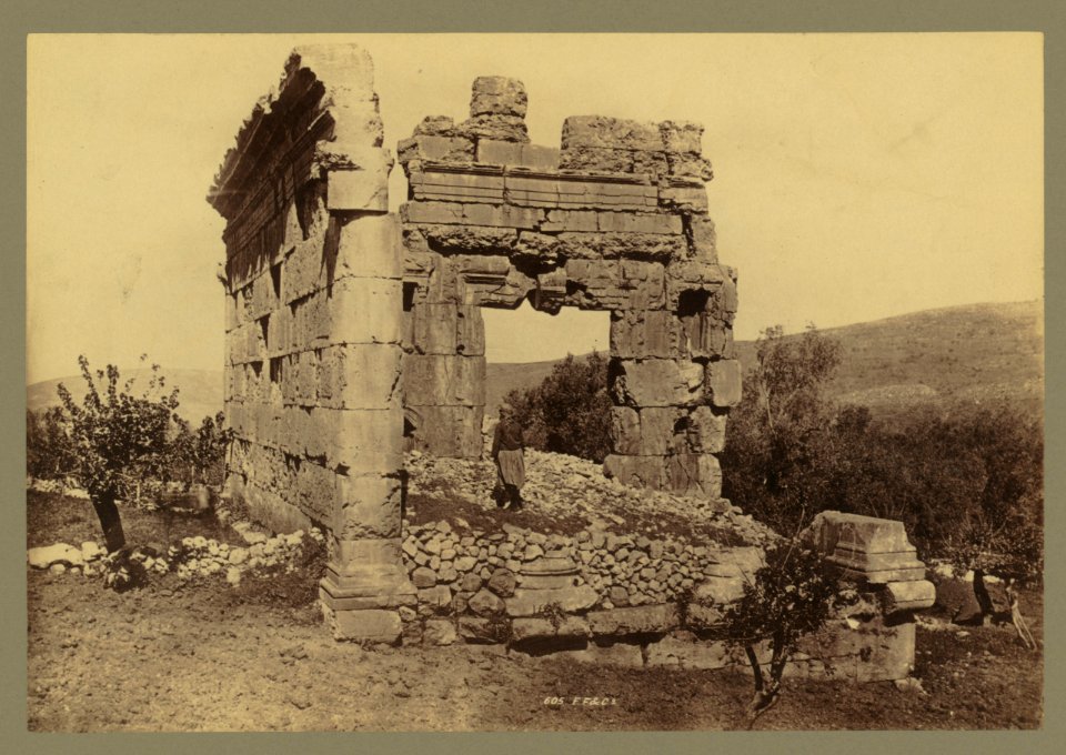 Syria - Ruin of Phoenician Temple at Hibbaryeh, near Banias) - F.F. & Co LCCN2004671968