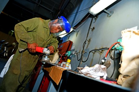 Syrian chemical agents destruction 140813-N-XB010-002