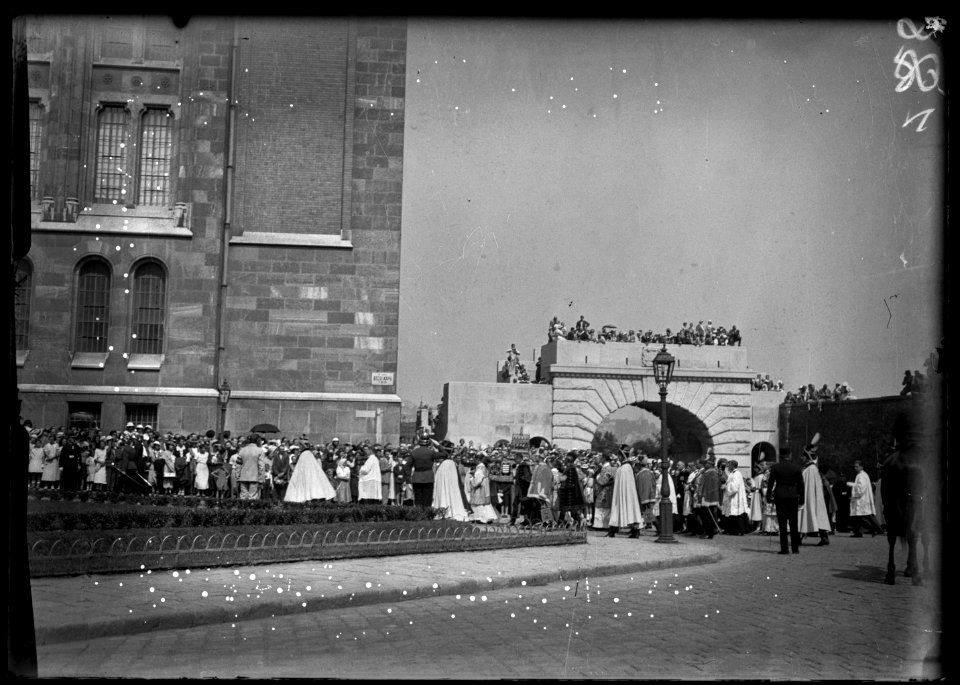 Szent Jobb körmenet a Bécsi kapunál - 1930-as évek második fele