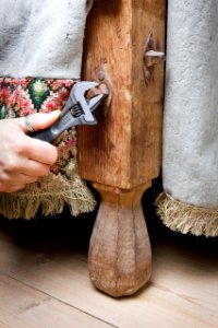 Sängstolpe med skiftnyckel. Grå sängen. Detalj - Skoklosters slott - 85973