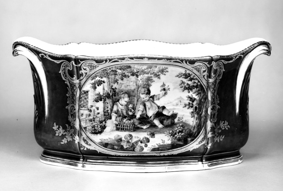 Sèvres Porcelain Manufactory - One of a Pair of Flower Vases (Cuvette à fleurs Verdun) - Walters 48620
