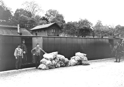 Säcke mit Post für Kriegsgefangene auf dem Eisenbahnperron - CH-BAR - 3240053