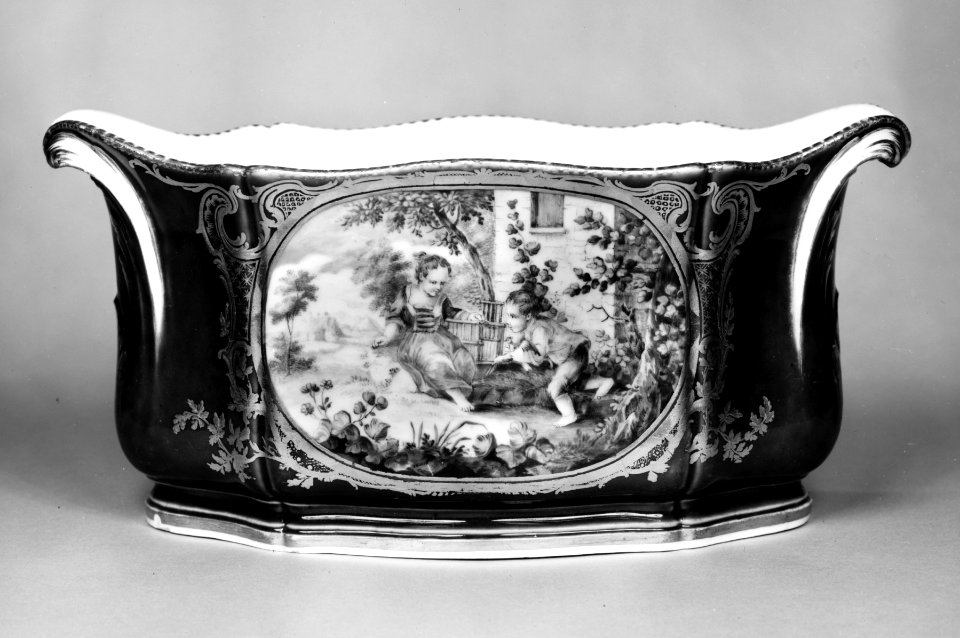 Sèvres Porcelain Manufactory - One of a Pair of Flower Vases (Cuvette à fleurs Verdun) - Walters 48619