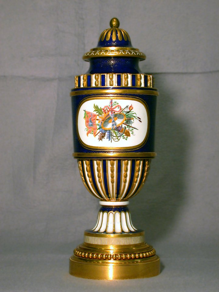 Sèvres Porcelain Manufactory - One of a Pair of Fluted Vases (Vases cannele à bandeau) - Walters 48631 - Back