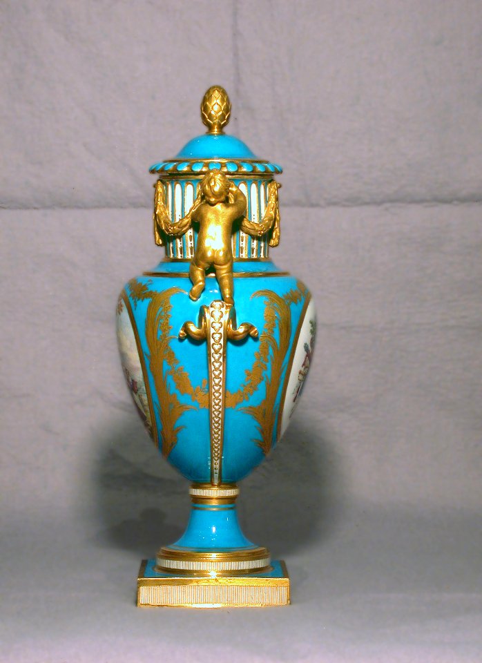 Sèvres Porcelain Manufactory - Vase (Vase colonne de Paris) - Walters 48565 - Profile