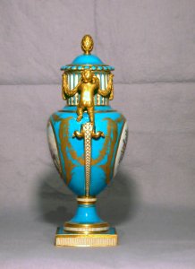 Sèvres Porcelain Manufactory - Vase (Vase colonne de Paris) - Walters 48565 - Profile
