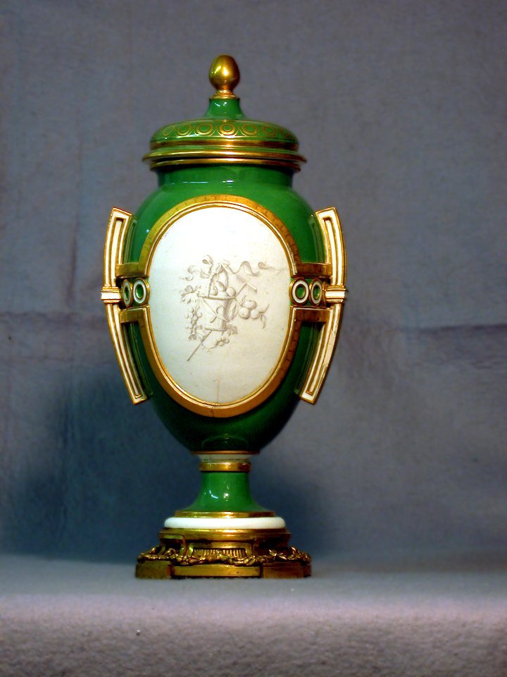 Sèvres Porcelain Manufactory - Vase Depicting the Worship of Flora and Pomona - Walters 48614 - Back