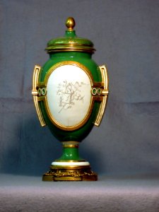 Sèvres Porcelain Manufactory - Vase Depicting the Worship of Flora and Pomona - Walters 48614 - Back