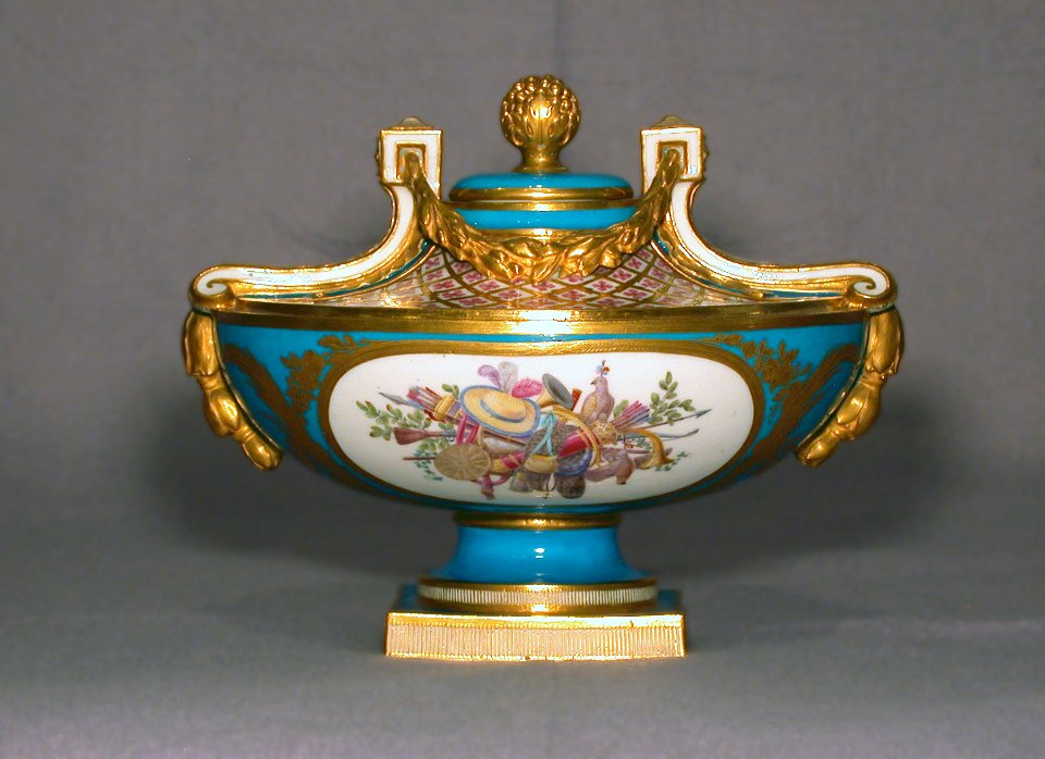 Sèvres Porcelain Manufactory - Vase cassolette Bachelier - Walters 48563 - Back