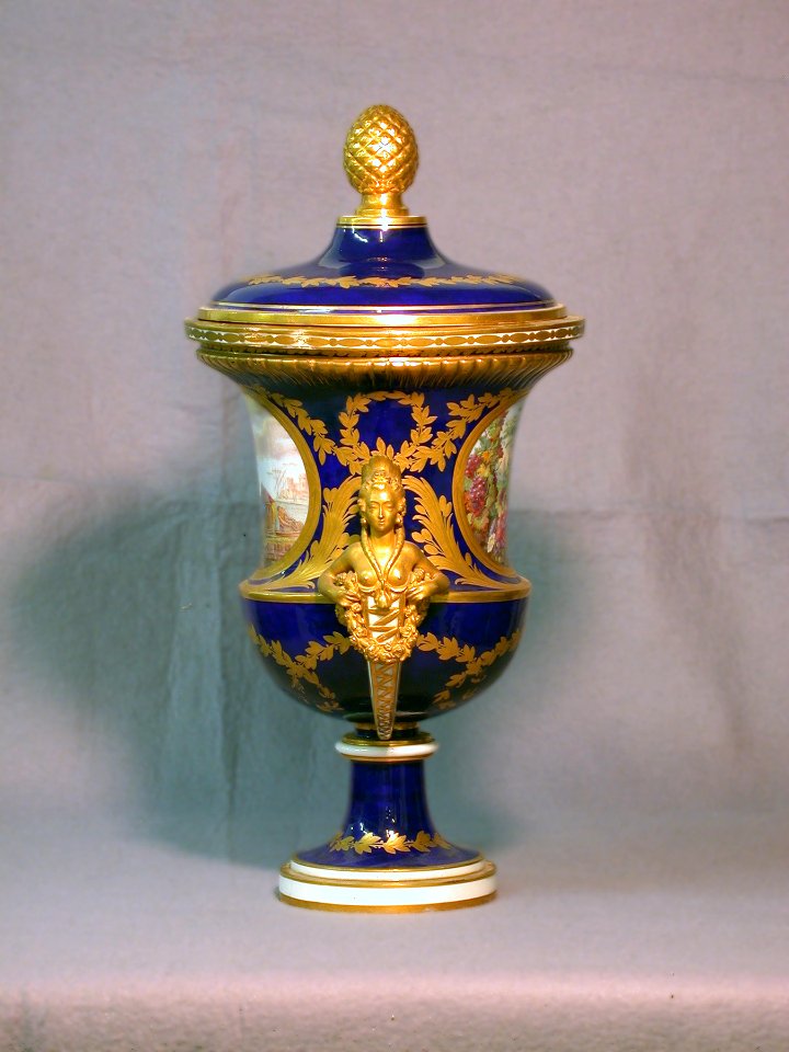 Sèvres Porcelain Manufactory - Vase with Cover - Walters 48643 - Profile